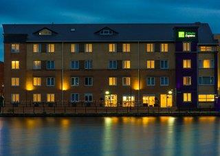Urlaub im Holiday Inn Express Cardiff Bay - hier günstig online buchen