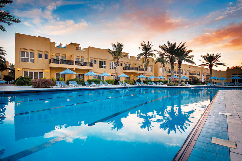 Urlaub im Al Hamra Village Hotel - hier günstig online buchen