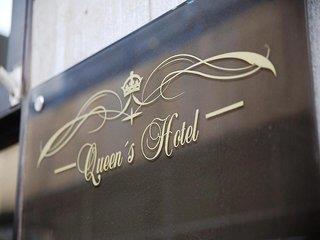 Urlaub im Queen s Hotel - hier günstig online buchen